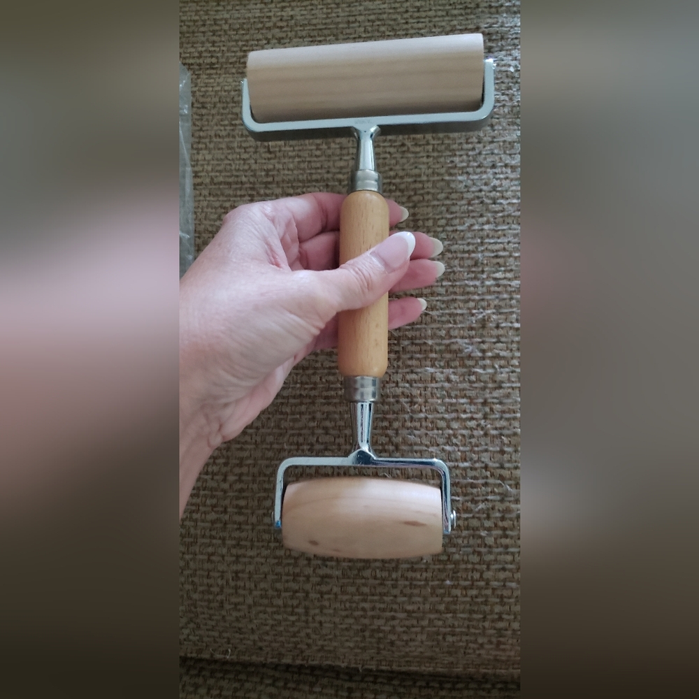 Pampered Chef Dough and Pizza Roller - Picture 5 of 6